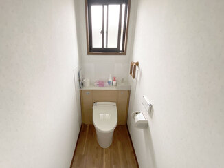 トイレリフォーム お掃除も簡単にできる、キャビネット付きトイレ