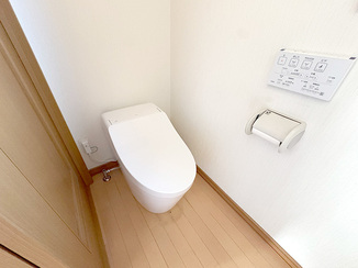 トイレリフォーム スッキリ空間のトイレ＆使い勝手そのままで安心のIHクッキングヒーター