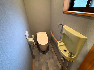 トイレリフォーム 雰囲気を一新！スッキリと生まれ変わった広々レストルーム