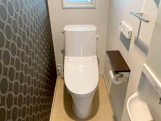トイレリフォーム 部材を工夫しスッキリと仕上げた、安心して使えるトイレ