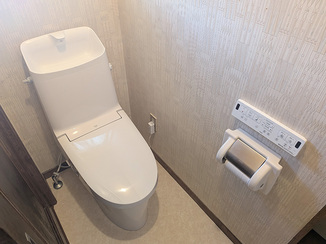 トイレリフォーム フチなし便器とクッションフロアでお掃除ラクラクなレストルーム